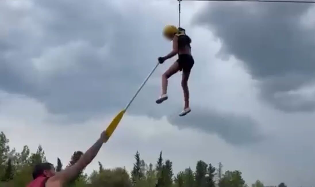 Antalya’nın meşhur doğal güzelliklere sahip Köprülü Kanyon bölgesinde zipline yaparken
