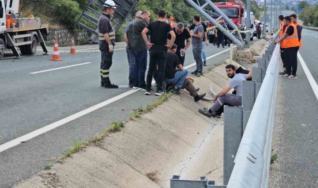 Karabük-Bartın karayolunda meydana gelen feci kazada iş makinesi yüklü çekicinin