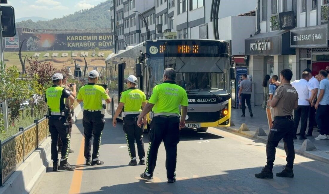 Karabük’te, belediye otobüsü yaya geçidinden karşıya geçmeye çalışan bir yayaya