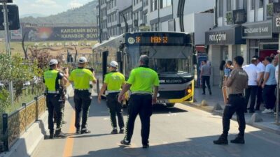 Karabük’te, belediye otobüsü yaya geçidinden karşıya geçmeye çalışan bir yayaya