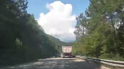 Karabük-Yenice ve Karabük-Bartın kara yollarında bazı sürücülerin hatalı sollamaları herkesi