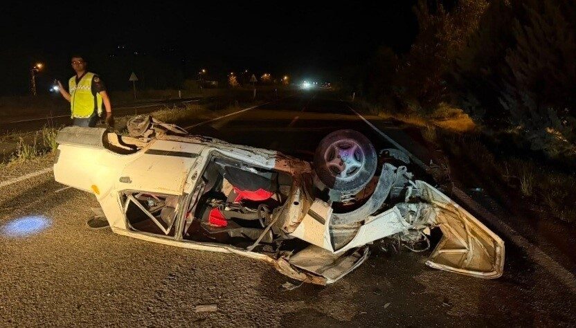 Karabük’te meydana gelen trafik kazasında, sürücüsünün kontrolünden çıkan bir otomobilin