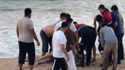 Arnavutköy Karaburun Sahili’nde denize sırtı dönük olarak oturan 58 yaşındaki