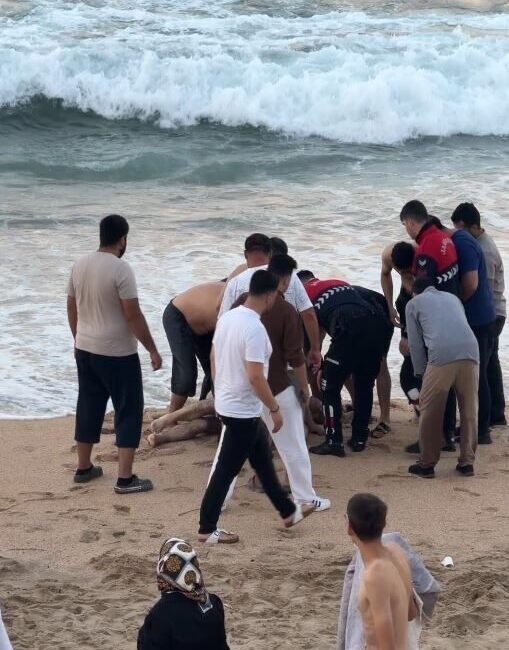 Arnavutköy Karaburun Sahili’nde denize sırtı dönük olarak oturan 58 yaşındaki