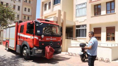 Karaman ilinde bir apartman dairesinde meydana gelen yangın, itfaiye ekiplerinin