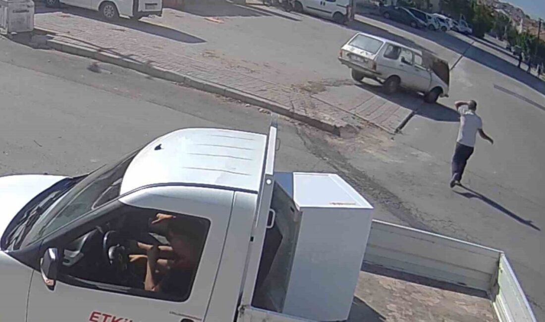 Karaman’da bir otomobil ile bir kamyonetin çarpışması sonucu meydana gelen
