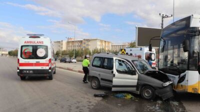 Karaman’da bir halk otobüsü ile bir hafif ticari aracın çarpışması