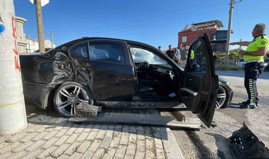 Karaman’da meydana gelen trafik kazasında iki otomobil çarpıştı ve 5