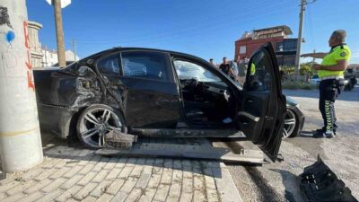 Karaman’da meydana gelen trafik kazasında iki otomobil çarpıştı ve 5