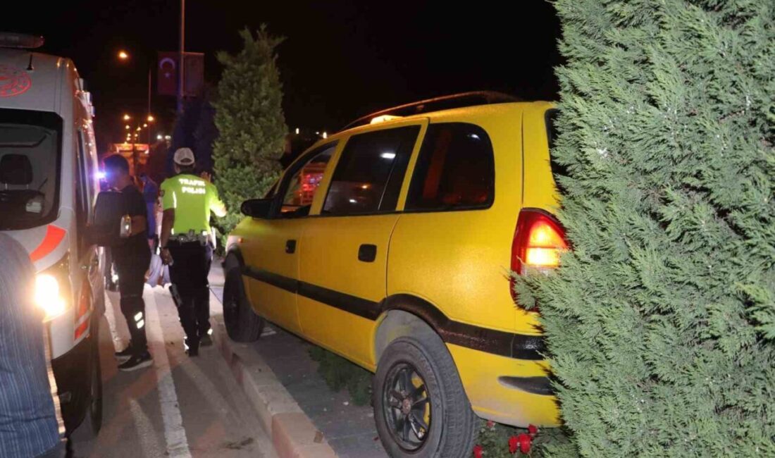 Karaman’da bir ticari taksi kontrolden çıkarak refüje çıktı ve bu