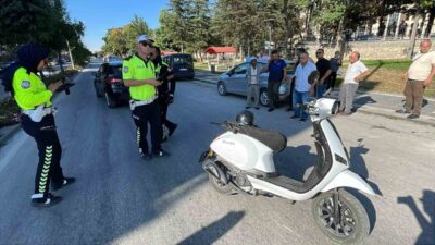 Karaman’da bir otomobil ile motosikletin karıştığı trafik kazasında 1 kişi