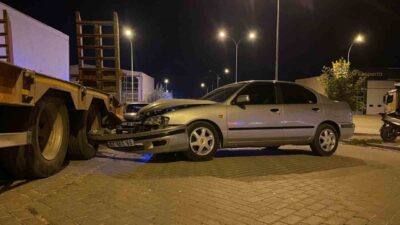 Karaman’da gece saatlerinde meydana gelen bir trafik kazasında, park halindeki