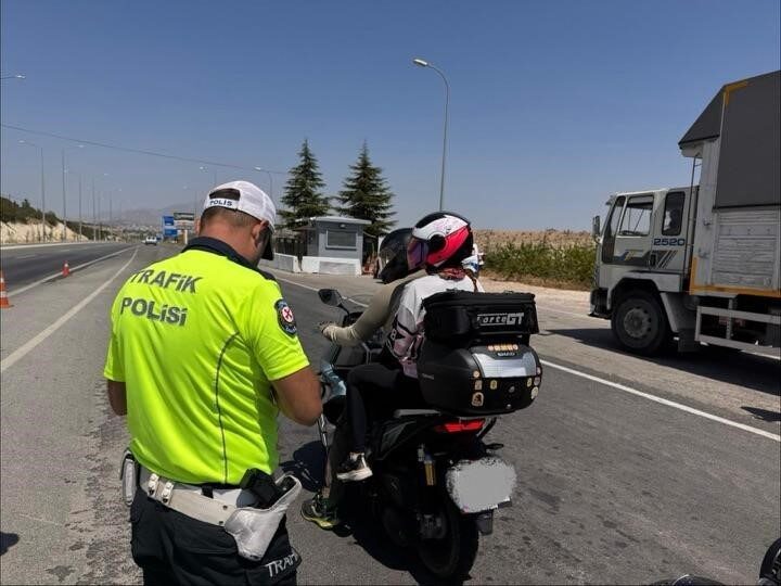 Karaman’da polis tarafından gerçekleştirilen asayiş ve trafik denetimlerinde, çeşitli suçlardan