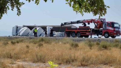 Konya’nın Karapınar ilçesinde meydana gelen bir kaza sonucunda bir tır