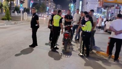 Konya’nın Karapınar ilçesinde polis ekipleri, ilçe genelinde huzur uygulaması gerçekleştirdi.