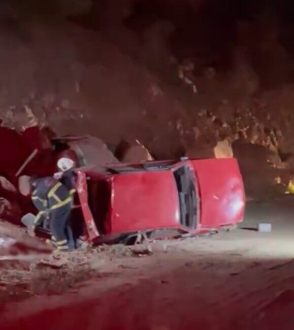 Gaziantep’in İslahiye ilçesinde, yol verme niyetiyle karşıdan gelen araca kenara