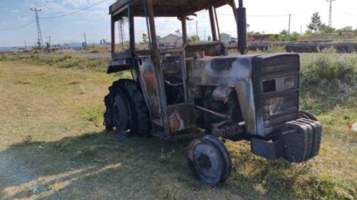 Kars’ta Duraklı köyünde bir traktör, belirlenemeyen bir sebepten dolayı alev
