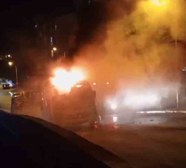 Kartal ilçesindeki Karlıktepe Mahallesi Spor Caddesi’nde, henüz bilinmeyen bir sebepten