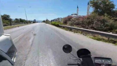 Manisa’nın Ahmetli ilçesinde bir kamyonun sepetli motosiklete arkadan çarpmasıyla meydana