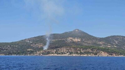 Kaş ilçesinde, Yeşilköy Mahallesi Muarkürü mevkisindeki makilik alanda çıkan yangın,