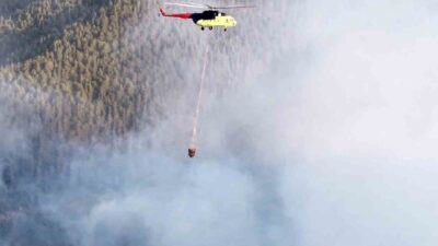 Kastamonu’nun Taşköprü ilçesinde meydana gelen orman yangını, havadan ve karadan