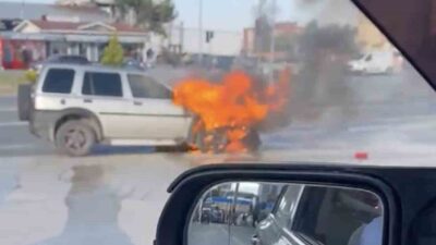 Kastamonu ilinde seyir halindeki bir cipte çıkan yangın, itfaiye ekipleri