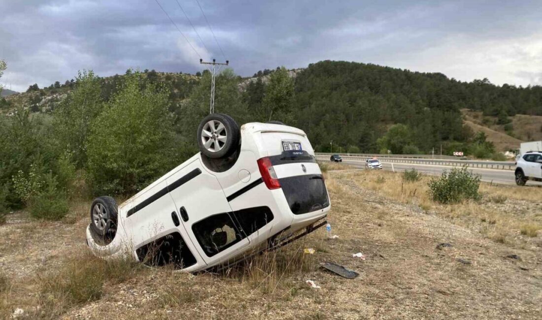 Kastamonu’da meydana gelen trafik kazasında bir hafif ticari aracın takla
