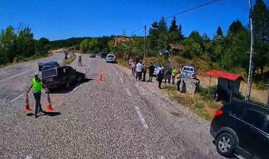 Kastamonu’nun Araç ilçesinde meydana gelen trafik kazasında 2 kişi hafif