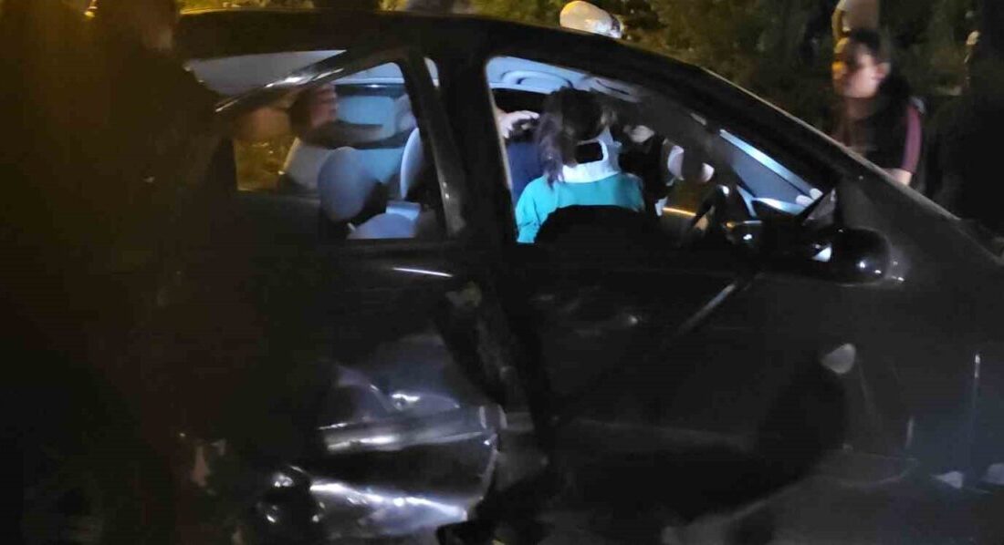 Kastamonu’nun Cide ilçesinde meydana gelen trafik kazasında 2 aracın çarpışması