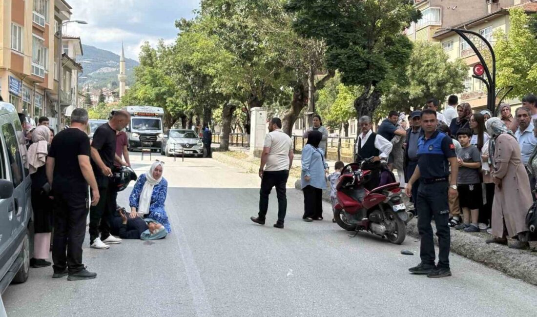 Tosya ilçesinde meydana gelen bir trafik kazasında, karşıya geçmeye çalışan