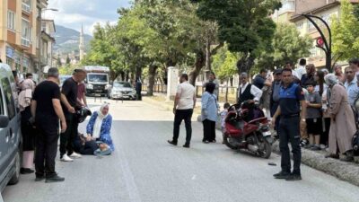 Tosya ilçesinde meydana gelen bir trafik kazasında, karşıya geçmeye çalışan