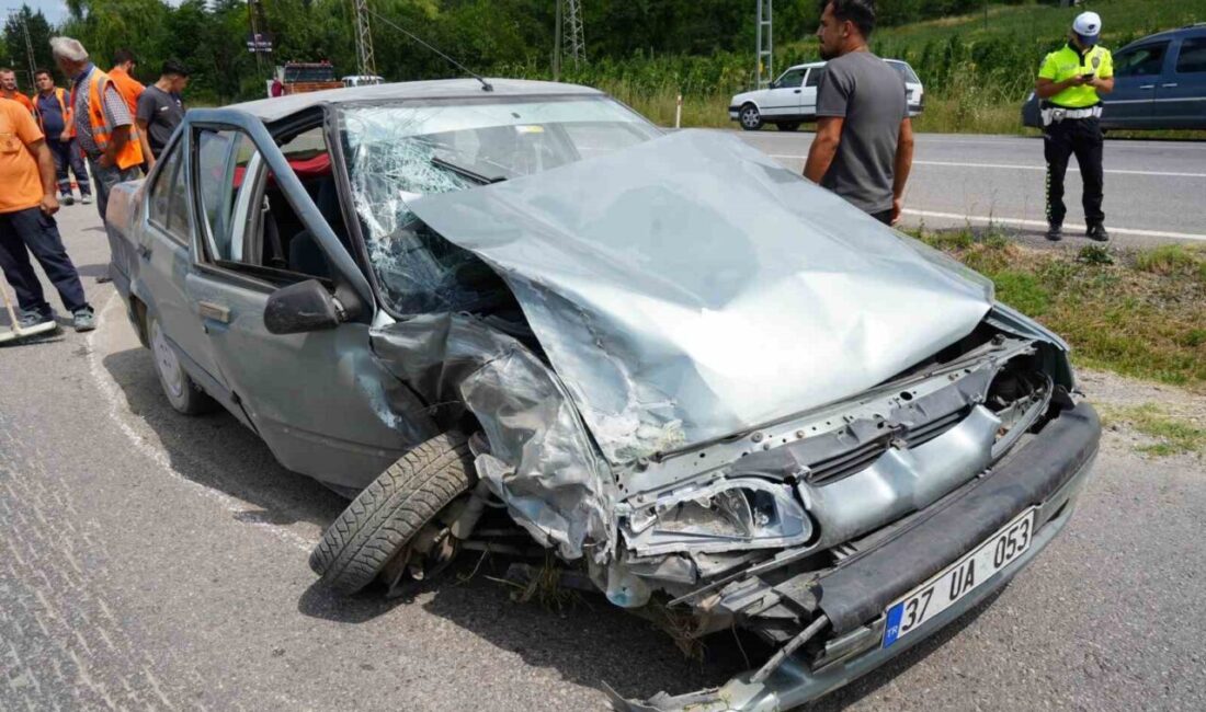 Kastamonu’da meydana gelen trafik kazasında otomobil ile kamyonet çarpıştı ve
