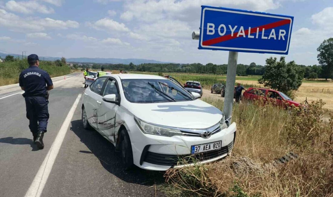 Daday ilçesinde meydana gelen trafik kazasında otomobil ile traktör çarpıştı