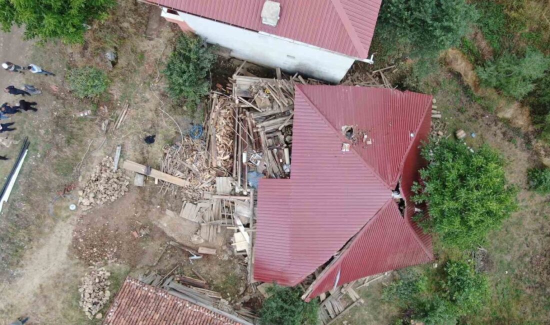 Taşköprü ilçesindeki bir köy evi tadilat sırasında çöktü ve içeride