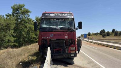 Seydiler ilçesinde meydana gelen trafik kazasında, tır ile çarpışan traktörün