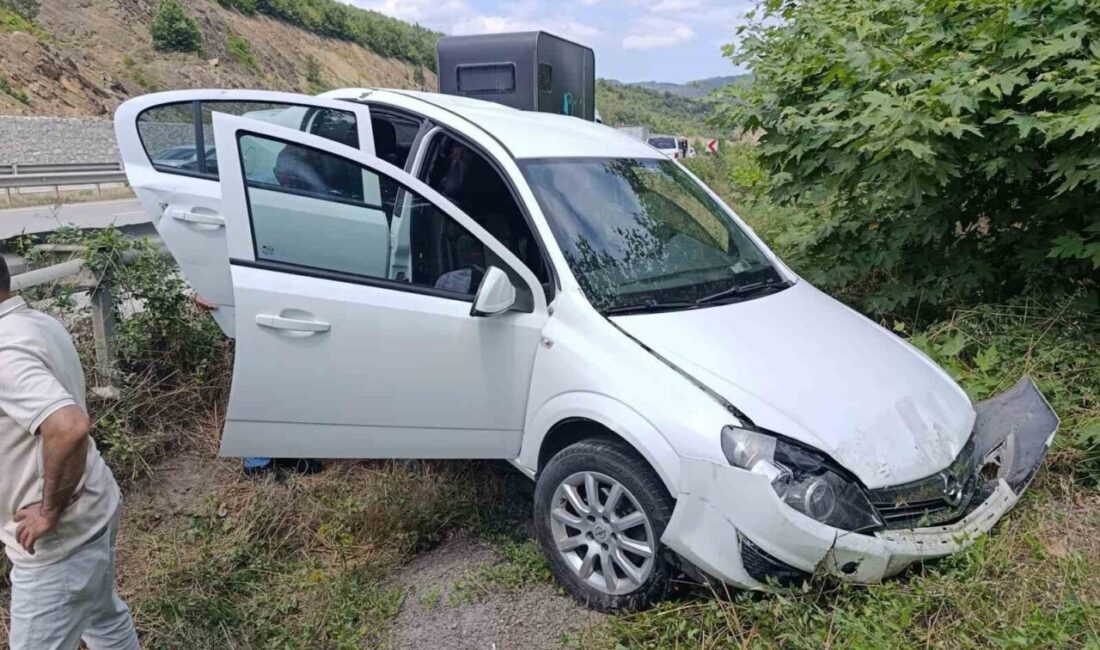 Samsun’un Kavak ilçesinde meydana gelen trafik kazasında iki otomobil çarpıştı