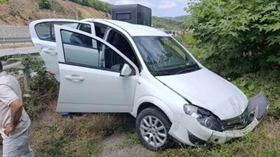 Samsun’un Kavak ilçesinde meydana gelen trafik kazasında iki otomobil çarpıştı