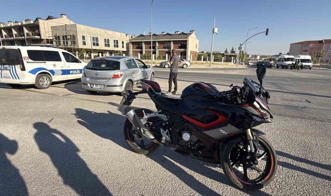 Eskişehir’in Odunpazarı ilçesinde bir motosiklet ile çarpışan bir otomobilin sürücüsü
