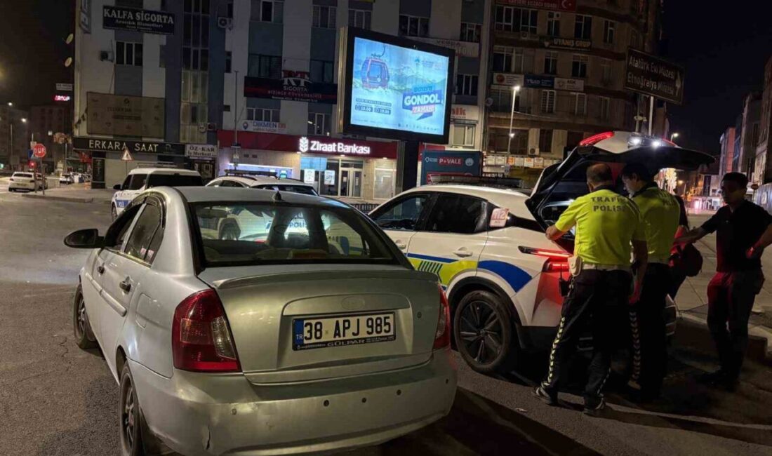 Kayseri’nin Melikgazi ilçesinde polis ekipleri, şüpheli bir durumu inceledikleri otomobili