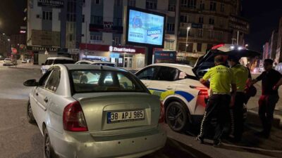 Kayseri’nin Melikgazi ilçesinde polis ekipleri, şüpheli bir durumu inceledikleri otomobili