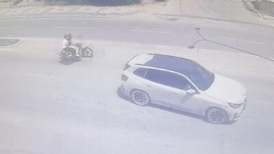 Afyonkarahisar’da meydana gelen trafik kazasında, aydınlatma direğine çarpan ve ağır