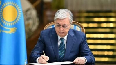 Kazakistan Cumhurbaşkanı Kasım Cömert Tokayev, yepyeni anayasa düzenlemesine göre 145