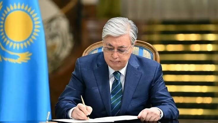Kazakistan Cumhurbaşkanı Kasım Cömert Tokayev, yepyeni anayasa düzenlemesine göre 145