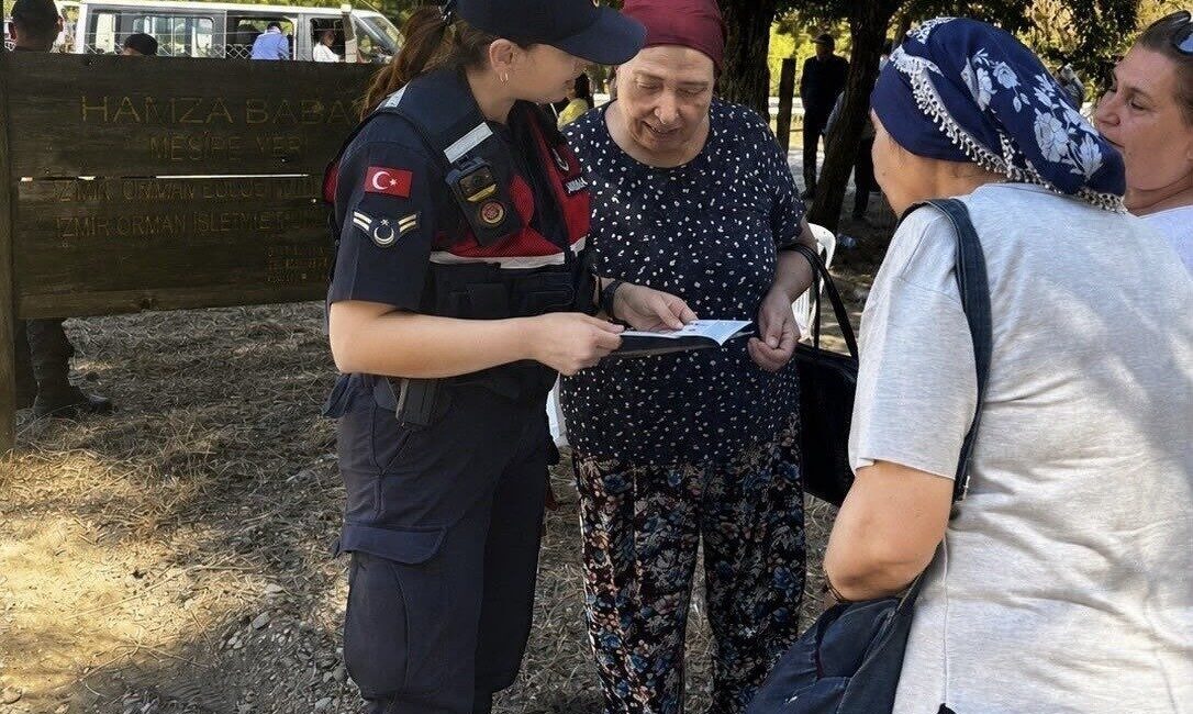 İzmir’in Kemalpaşa ilçesinde gerçekleştirilen Hamza Baba Anma etkinlikleri sırasında jandarma