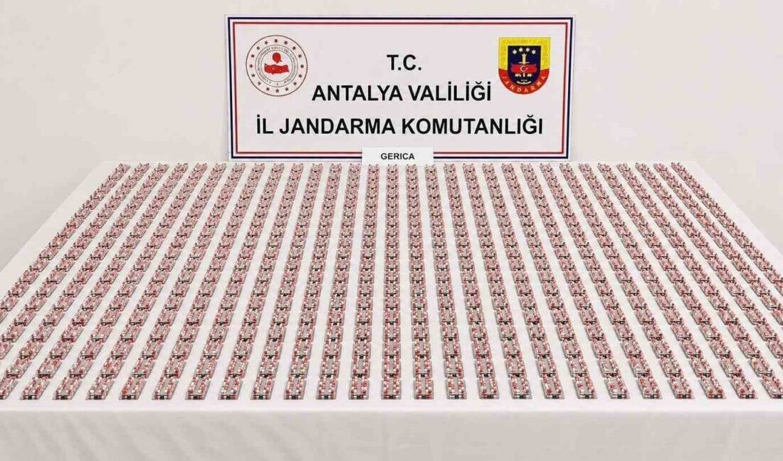 Antalya’nın Kemer ilçesinde, yaklaşık 3.500 adet uyuşturucu hap ele geçirilirken,