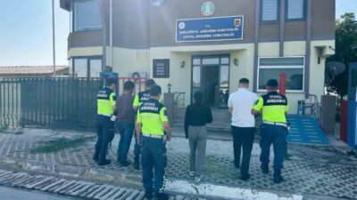 Şanlıurfa’da, polis kimliğiyle tanıtılarak dolandırıcılık yapan 3 kişi jandarma tarafından