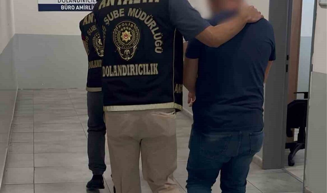 Antalya’da, kendilerini beyaz eşya servisi yetkilisi olarak tanıtan ve vatandaşları