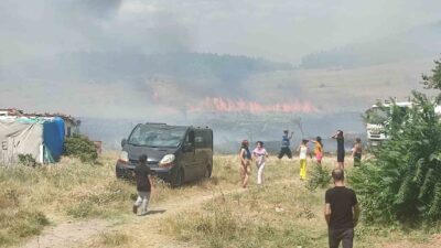 Keşan ilçesindeki otluk alanda meydana gelen yangında bir ev kullanılamaz