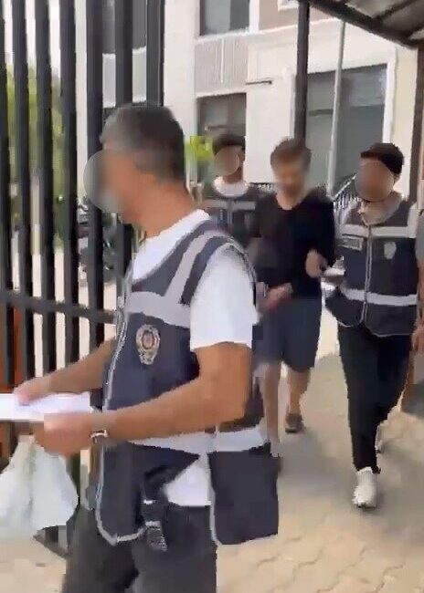 Bursa’da, mahkumiyet kararı bulunan 4 kişi, polis ekiplerinin düzenlediği operasyonlarla