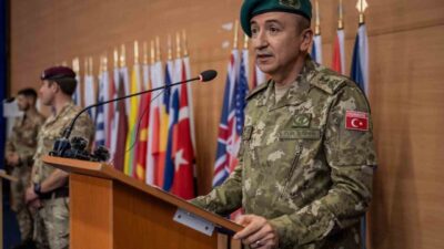 NATO’nun Kosova’daki Barış Gücü KFOR, Mitroviça kentini ikiye bölen İbre